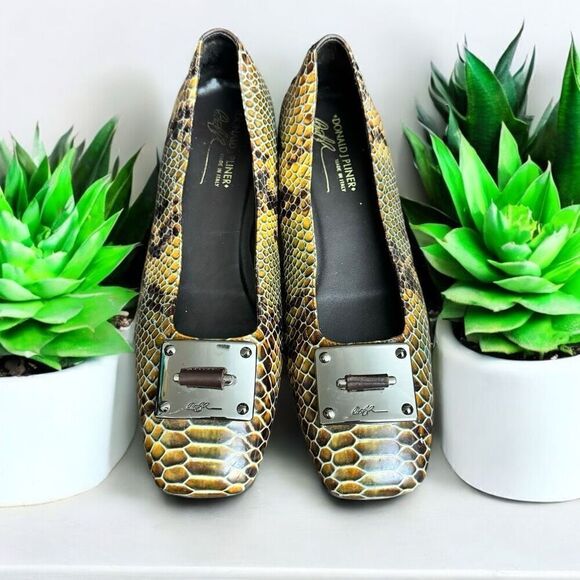 Donald J. Pliner Italian Leather Flat Pumps / SZ: 8 / EUC - Picture 1 of 8